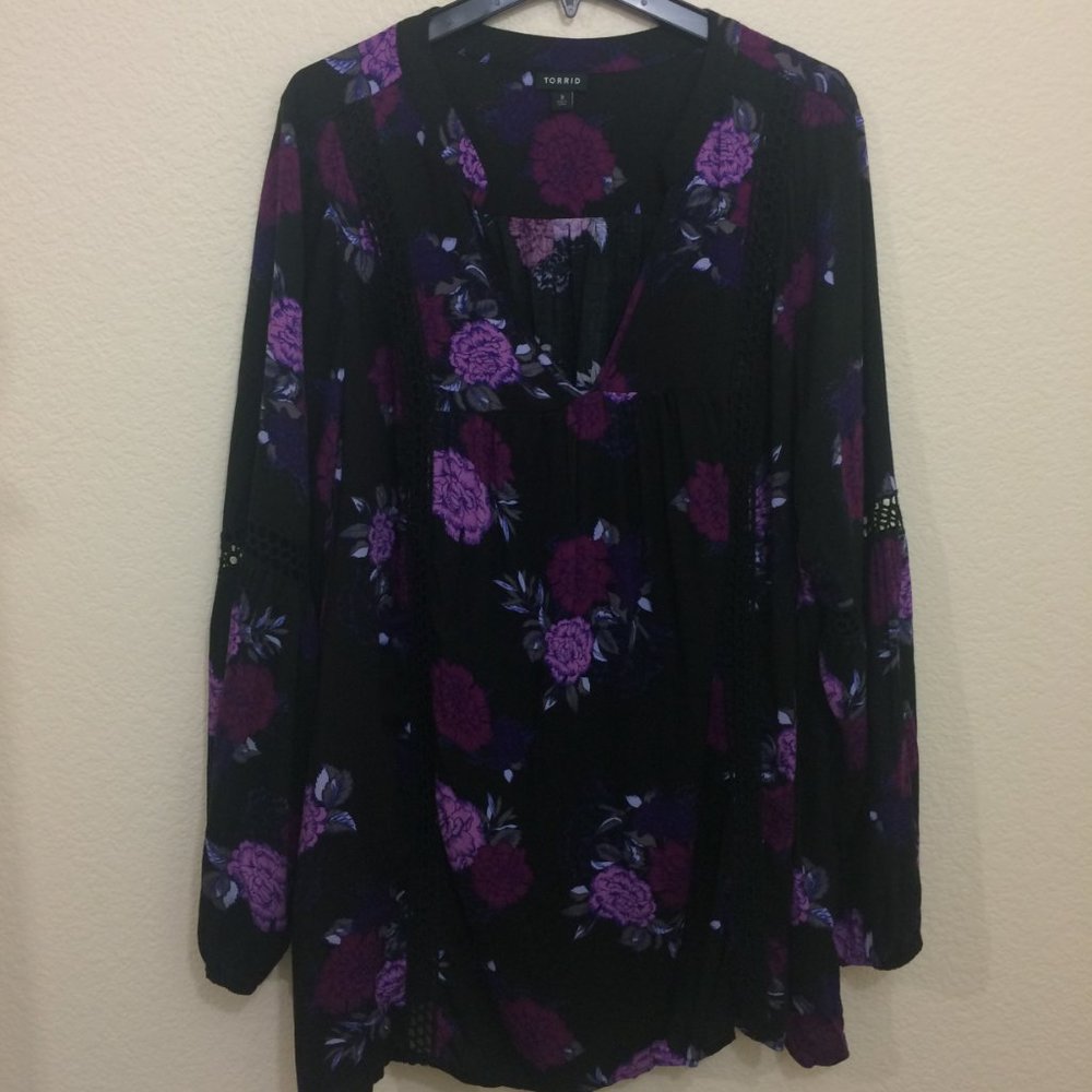 Torrid Boho Tunic Blouse Black / Plum Floral NWOT - Picture 3 of 14